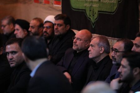 رئیس جمهور در جمع عزاداران هیات آل یاسین مشهد