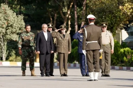 دیدار رئیس جمهور بافرماندهان ارتش در دافوس